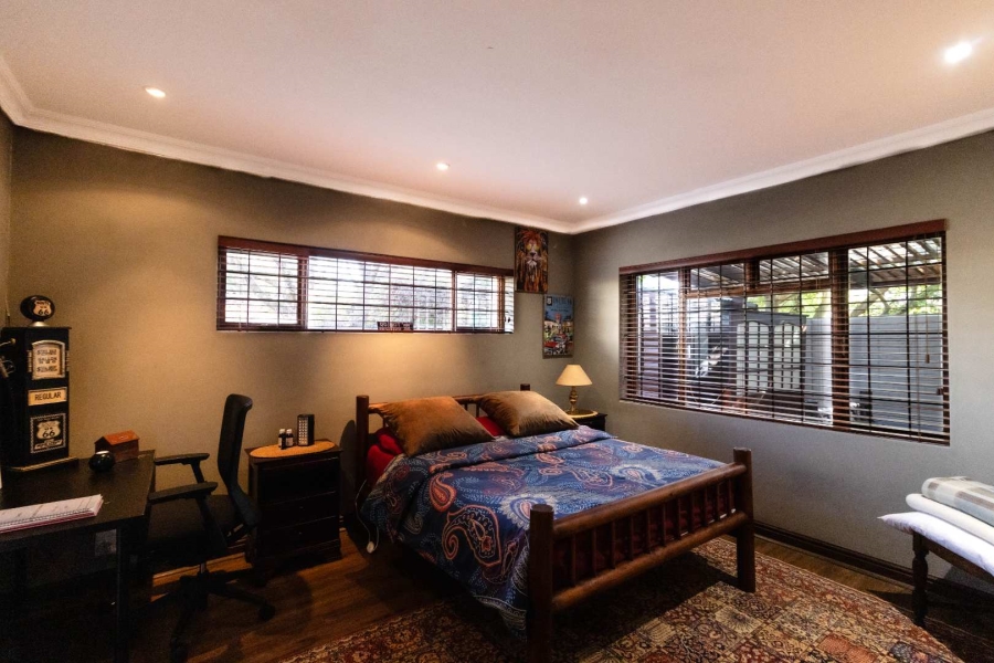 6 Bedroom Property for Sale in Sandbaai Western Cape
